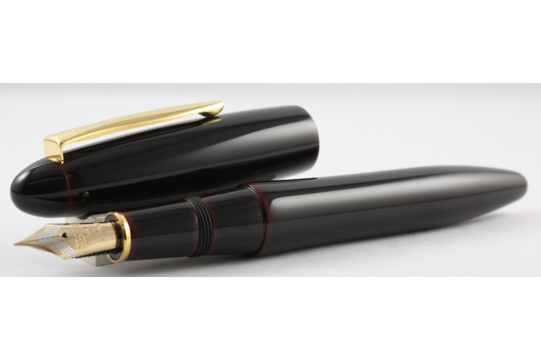 Platinum Izumo Tamenuri Akatame Fountain Pen