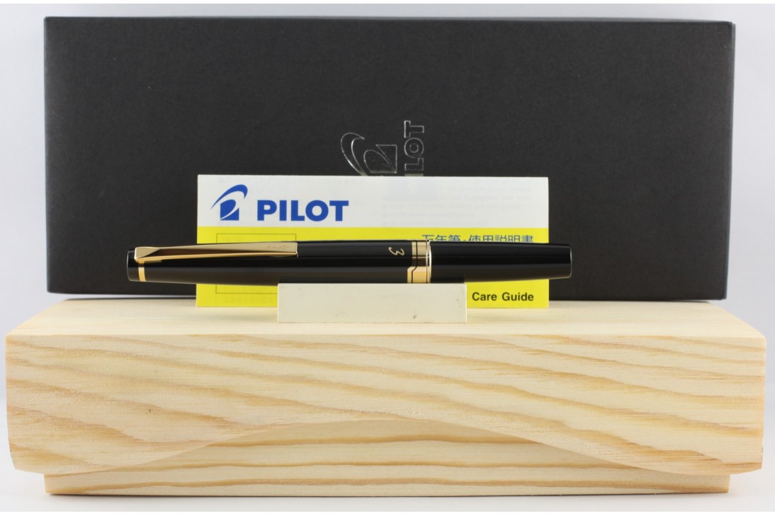 Pilot E95S Black with Gold Trim Fountain Pen
