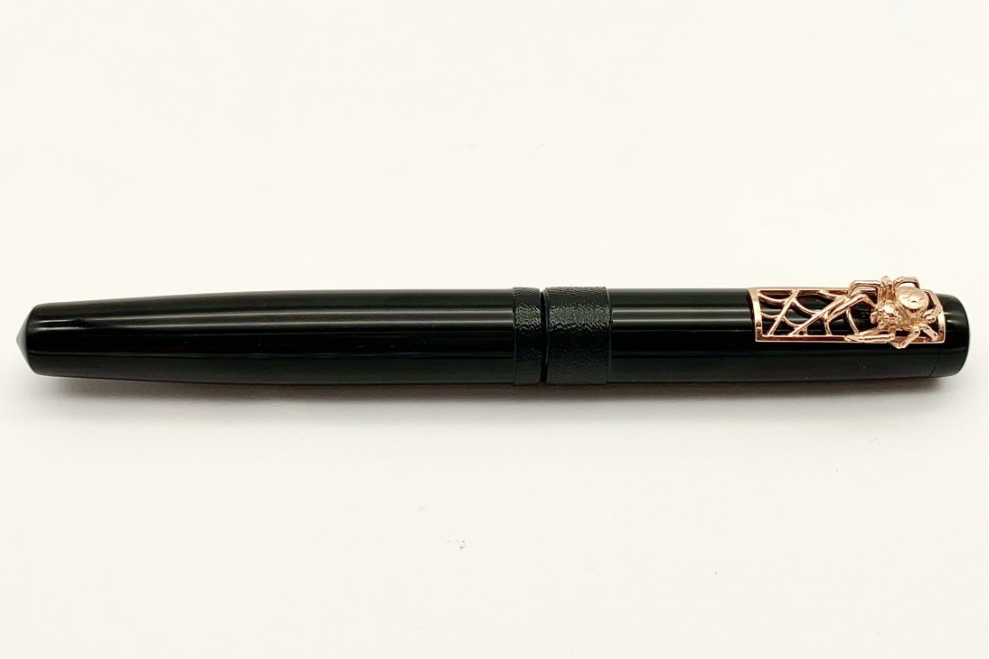 Nakaya Piccolo Long Writer Kuro-Roiro String-Rolled Model Fountain Pen with Pinkgold Spider Stopper