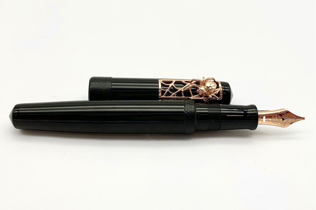 Nakaya Piccolo Long Writer Kuro-Roiro String-Rolled Model Fountain Pen with Pinkgold Spider Stopper