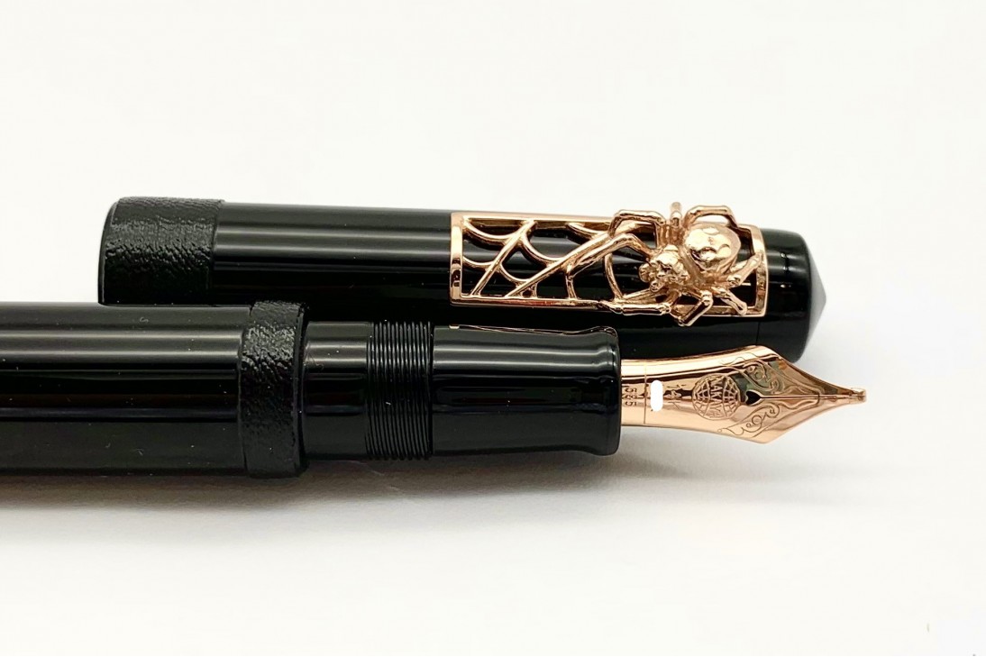 Nakaya Piccolo Long Writer Kuro-Roiro String-Rolled Model Fountain Pen with Pinkgold Spider Stopper