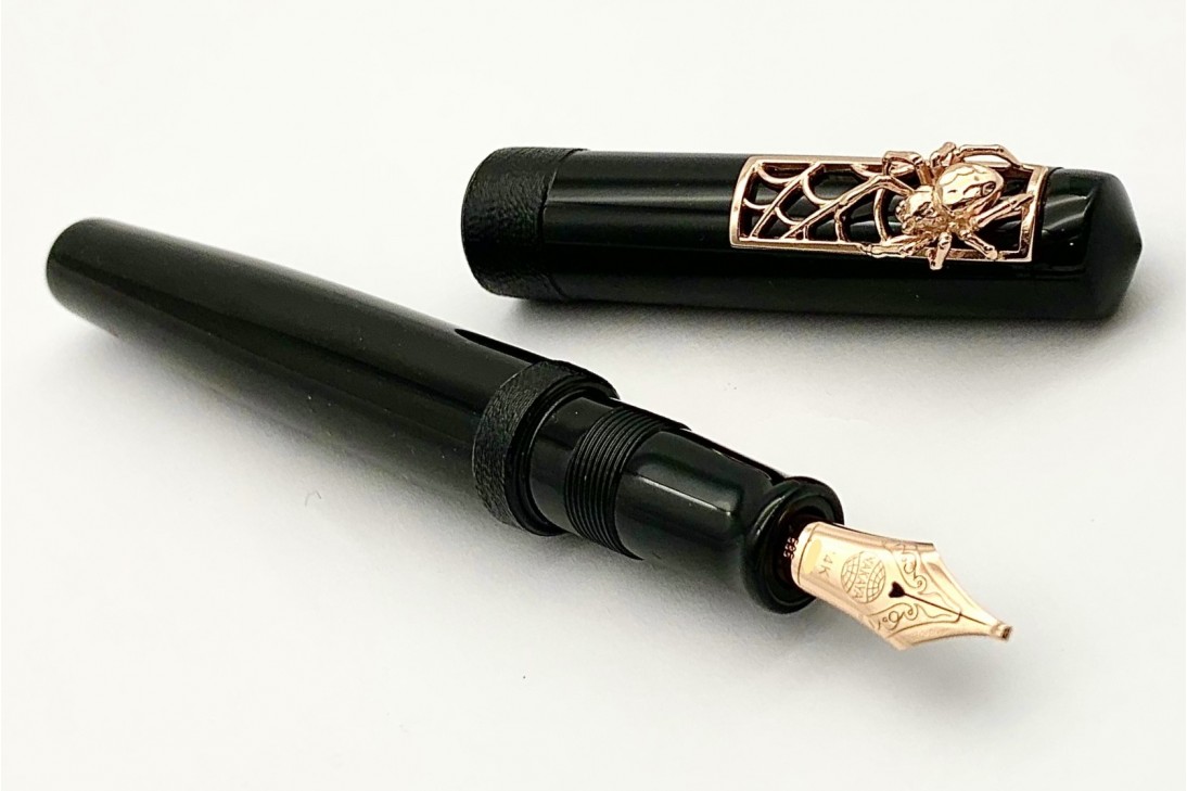 Nakaya Piccolo Long Writer Kuro-Roiro String-Rolled Model Fountain Pen with Pinkgold Spider Stopper
