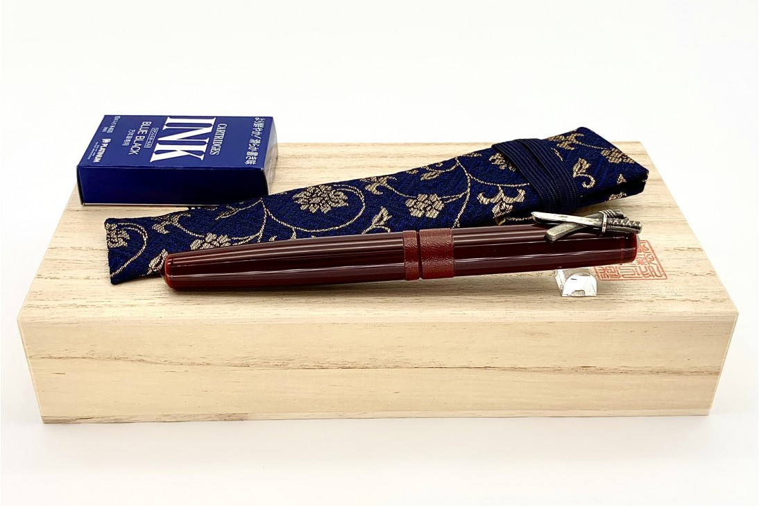 Nakaya Piccolo Long Writer Aka-Tamenuri String-Rolled Model Fountain Pen with Sword Stopper