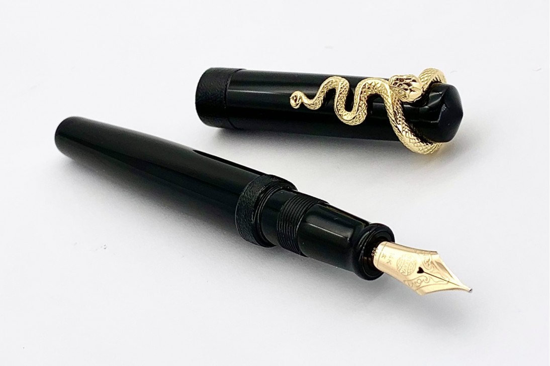Nakaya Piccolo Long Writer Kuro-Roiro String-Rolled Model Fountain Pen with Snake Stopper
