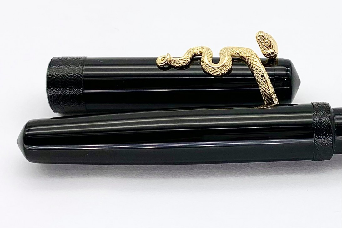 Nakaya Piccolo Long Writer Kuro-Roiro String-Rolled Model Fountain Pen with Snake Stopper