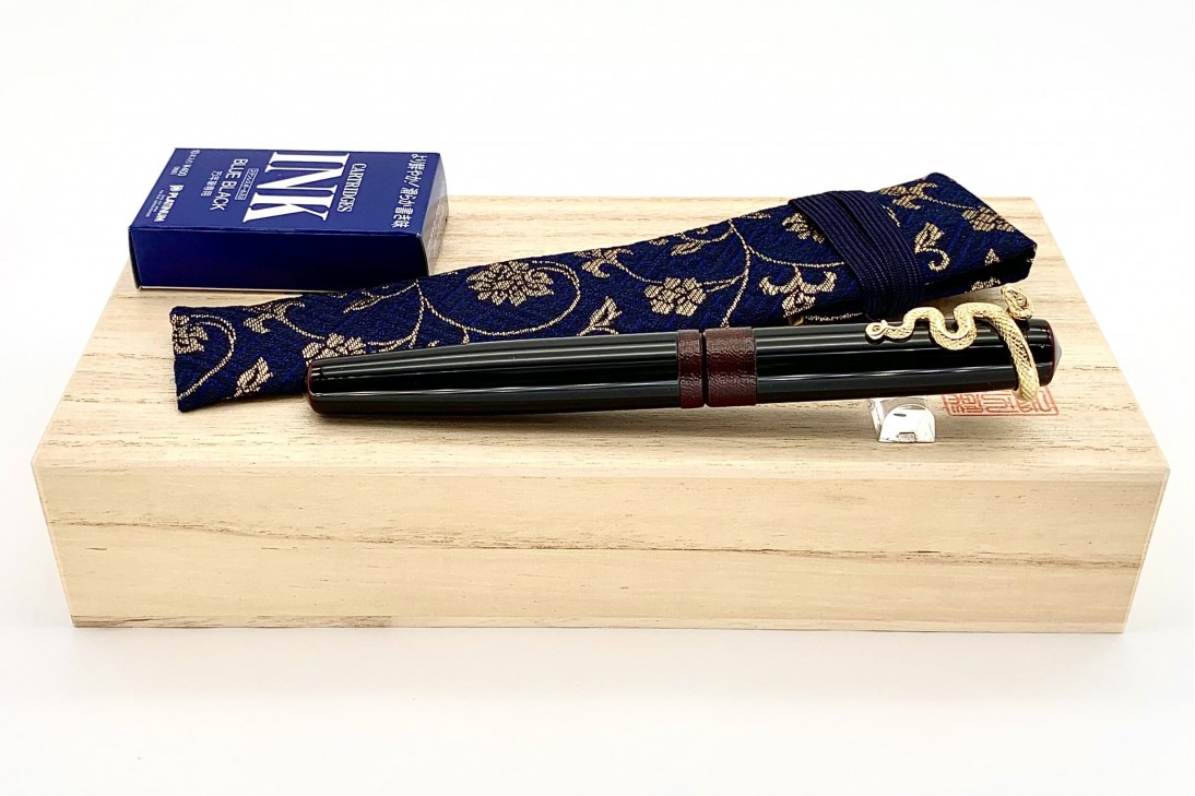 Nakaya Piccolo Long Writer Kuro-Tamenuri String-Rolled Model Fountain Pen with Snake Stopper
